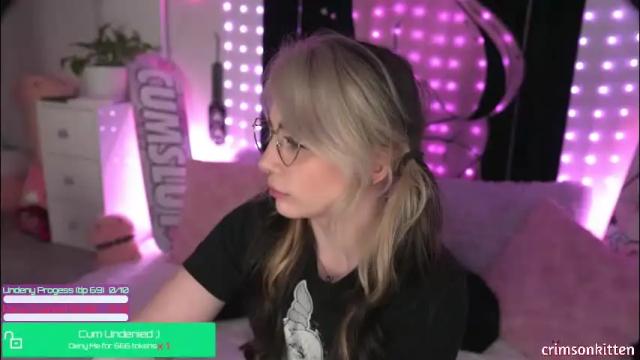 Image 6 of crimsonkitten Stream on Chaturbate on 1 month ago