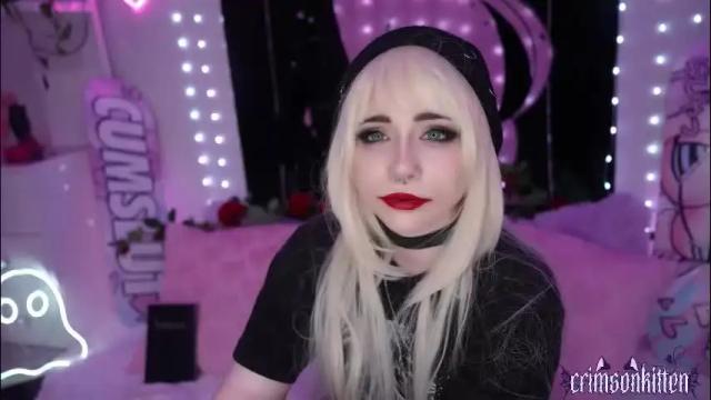 Image 2 of crimsonkitten Stream on Chaturbate on 1 month ago