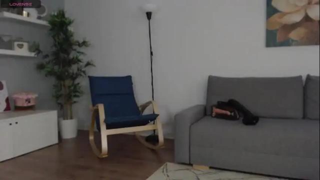 Image 3 of cris_tinne Stream on Chaturbate on 6 months ago