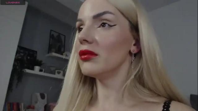 Image 7 of cris_tinne Stream on Chaturbate on 6 months ago