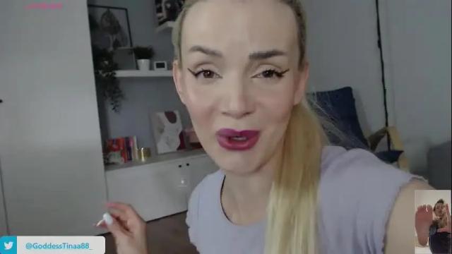 Image 3 of cris_tinne Stream on Chaturbate on 5 months ago