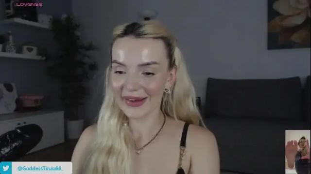 Image 11 of cris_tinne Stream on Chaturbate on 4 months ago