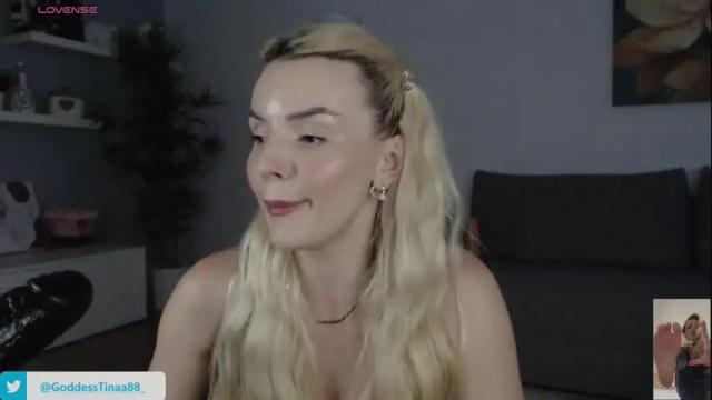 Image 6 of cris_tinne Stream on Chaturbate on 4 months ago