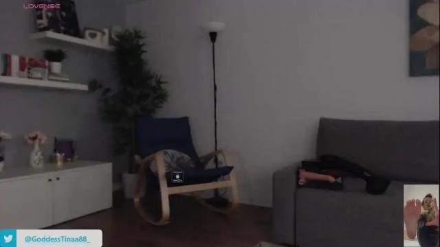 Image 3 of cris_tinne Stream on Chaturbate on 3 months ago