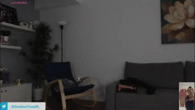 Image 2 of cris_tinne Stream on Chaturbate on 3 months ago