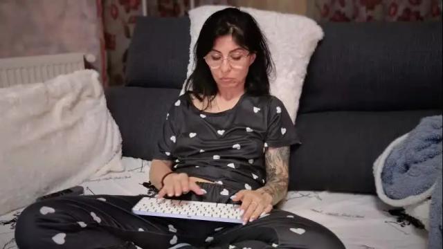 Image 4 of crissy_love Stream on Chaturbate on 1 month ago