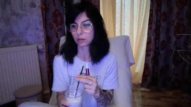 Image 2 of crissy_love Stream on Chaturbate on 25 days ago