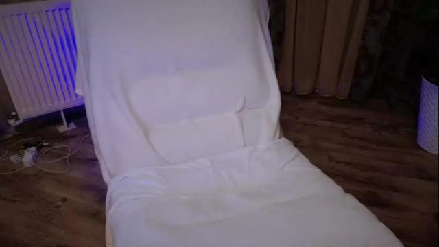 Image 12 of crissy_love Stream on Chaturbate on 11 days ago