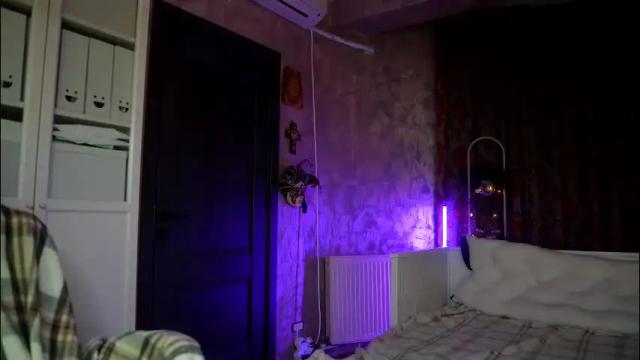 Image 3 of crissy_love Stream on Chaturbate on 2 months ago