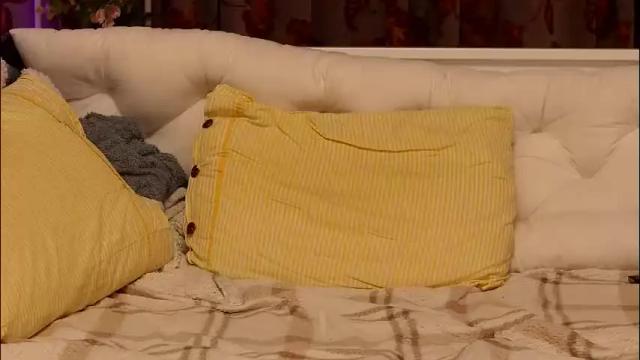 Image 12 of crissy_love Stream on Chaturbate on 2 months ago