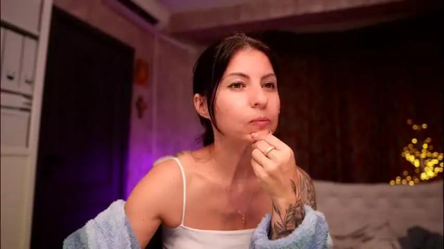 Image 2 of crissy_love Stream on Chaturbate on 2 months ago