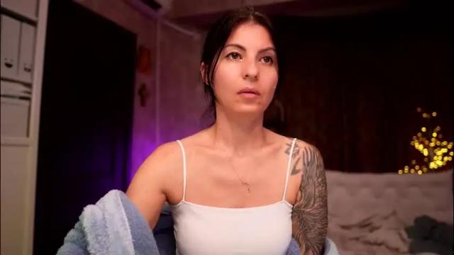 Image 3 of crissy_love Stream on Chaturbate on 2 months ago