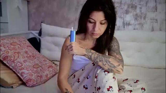 Image 4 of crissy_love Stream on Chaturbate on 24 days ago