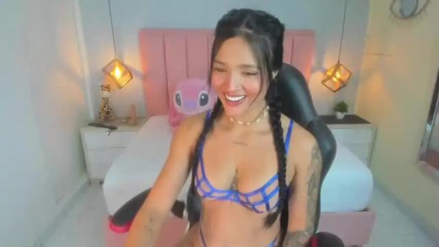 Image 3 of cristadavies Stream on Chaturbate on 16 months ago