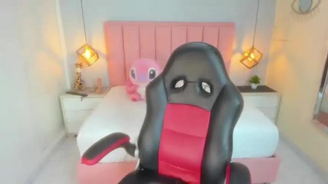 Image 4 of cristadavies Stream on Chaturbate on 16 months ago