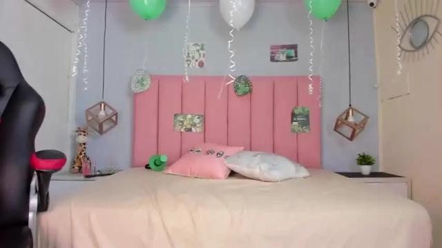 Image 12 of cristadavies Stream on Chaturbate on 15 months ago