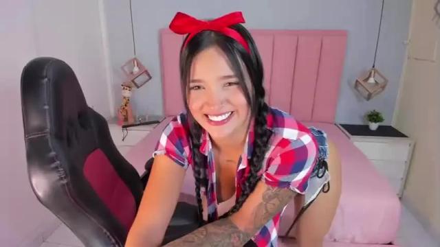 Image 4 of cristadavies Stream on Chaturbate on 15 months ago