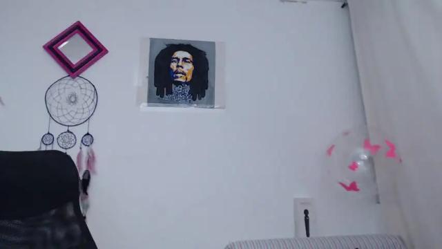 Image 4 of cristal_19 Stream on Chaturbate on 13 months ago