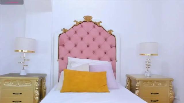 Image 3 of cristal__rouse Stream on Chaturbate on 13 months ago
