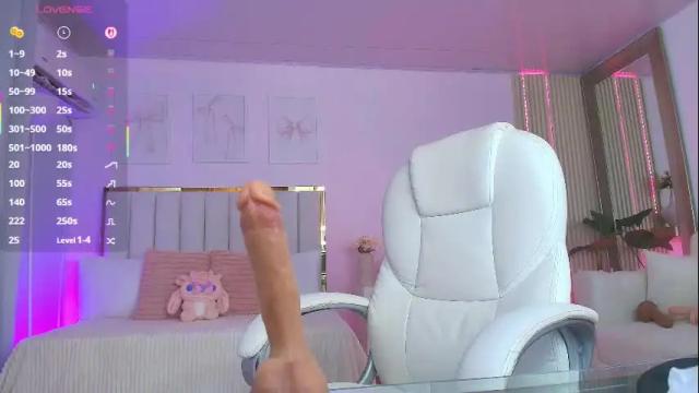 Image 7 of cristal_bunny Stream on Chaturbate on 1 month ago