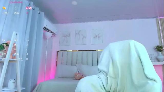 Image 3 of cristal_bunny Stream on Chaturbate on 1 month ago