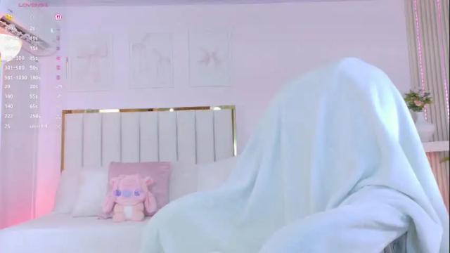 Image 2 of cristal_bunny Stream on Chaturbate on 1 month ago
