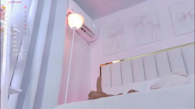Image 2 of cristal_bunny Stream on Chaturbate on 1 month ago