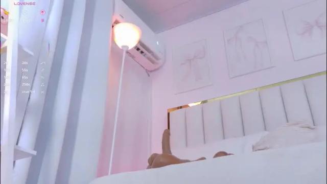 Image 3 of cristal_bunny Stream on Chaturbate on 1 month ago