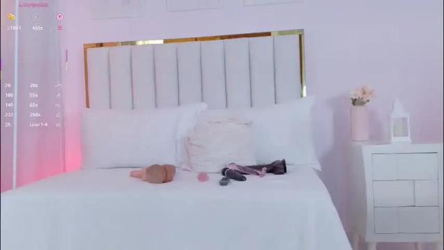 Image 8 of cristal_bunny Stream on Chaturbate on 1 month ago