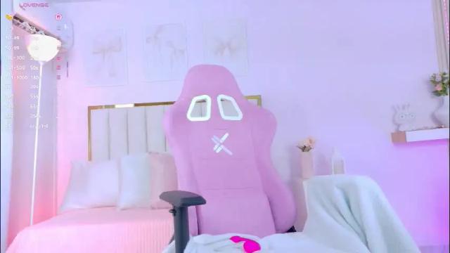 Image 12 of cristal_bunny Stream on Chaturbate on 21 days ago