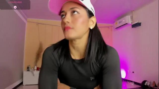 Image 2 of cristal_crossfit Stream on Chaturbate on 16 days ago