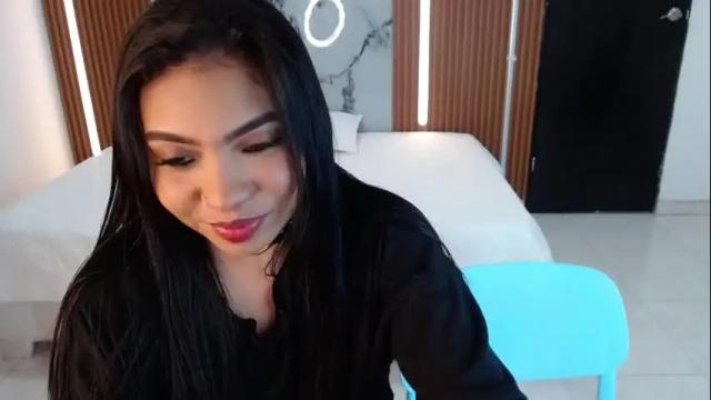 Image 2 of cristal_fox3 Stream on Chaturbate on 1 month ago