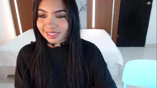 Image 4 of cristal_fox3 Stream on Chaturbate on 1 month ago