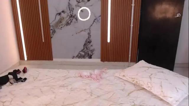 Image 10 of cristal_fox3 Stream on Chaturbate on 8 days ago