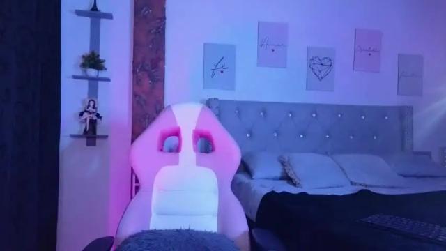 Image 3 of cristal_hilton_10 Stream on Chaturbate on 10 months ago