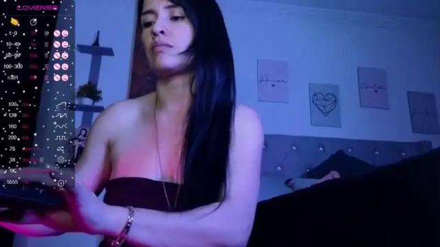 Image 7 of cristal_hilton_10 Stream on Chaturbate on 10 months ago