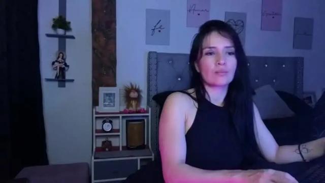 Image 11 of cristal_hilton_10 Stream on Chaturbate on 9 months ago