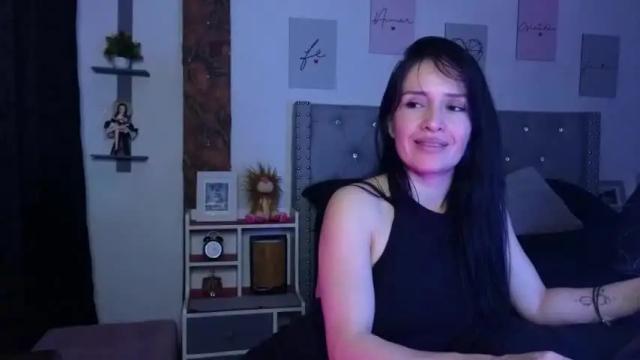 Image 12 of cristal_hilton_10 Stream on Chaturbate on 9 months ago