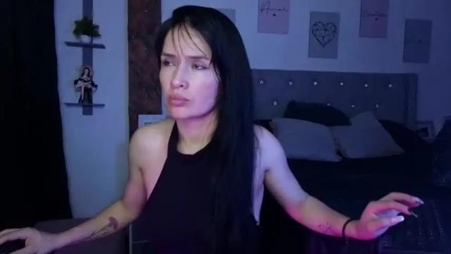 Image 4 of cristal_hilton_10 Stream on Chaturbate on 9 months ago