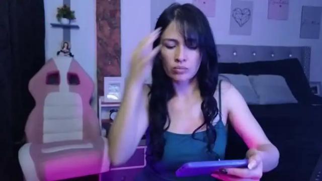 Image 3 of cristal_hilton_10 Stream on Chaturbate on 9 months ago