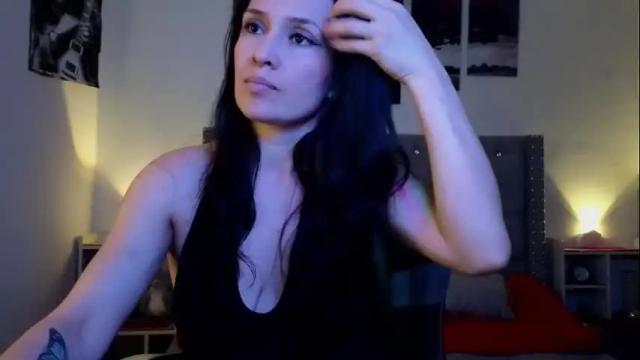 Image 3 of cristal_hilton_10 Stream on Chaturbate on 2 months ago