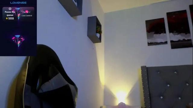 Image 10 of cristal_hilton_10 Stream on Chaturbate on 2 months ago