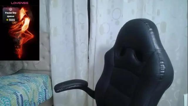 Image 12 of cristal_horny19 Stream on Chaturbate on 13 days ago