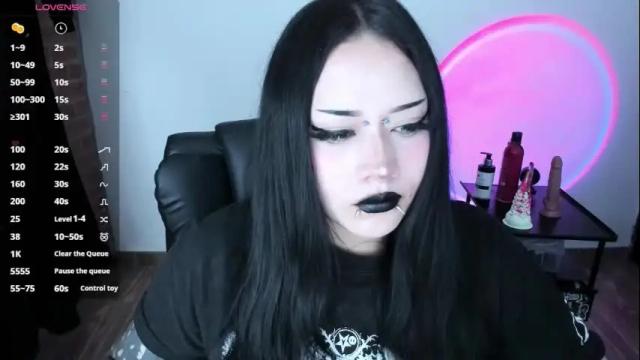 Image 3 of cristal_kosh Stream on Chaturbate on 1 month ago