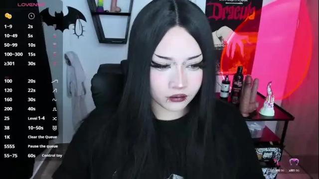 Image 2 of cristal_kosh Stream on Chaturbate on 24 days ago