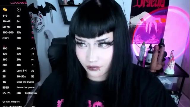 Image 2 of cristal_kosh Stream on Chaturbate on 3 days ago