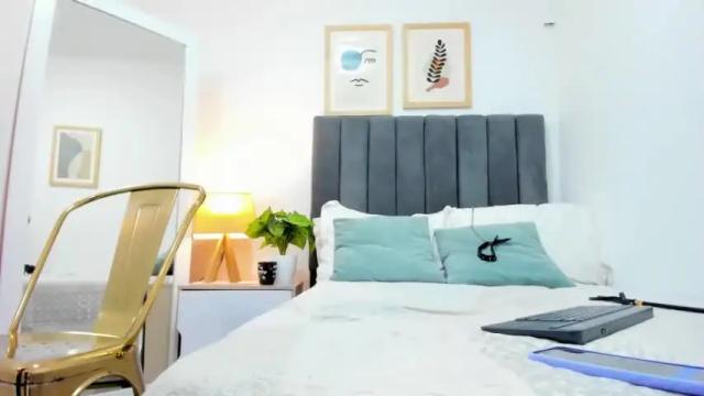 Image 7 of cristal_monrroe Stream on Chaturbate on 19 months ago