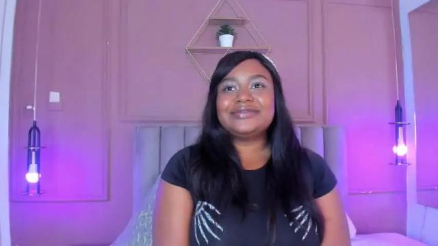 Image 4 of cristal_queen28 Stream on Chaturbate on 18 months ago