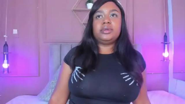 Image 6 of cristal_queen28 Stream on Chaturbate on 18 months ago