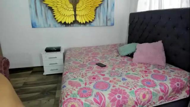 Image 3 of cristalbeautiful1 Stream on Chaturbate on 3 months ago